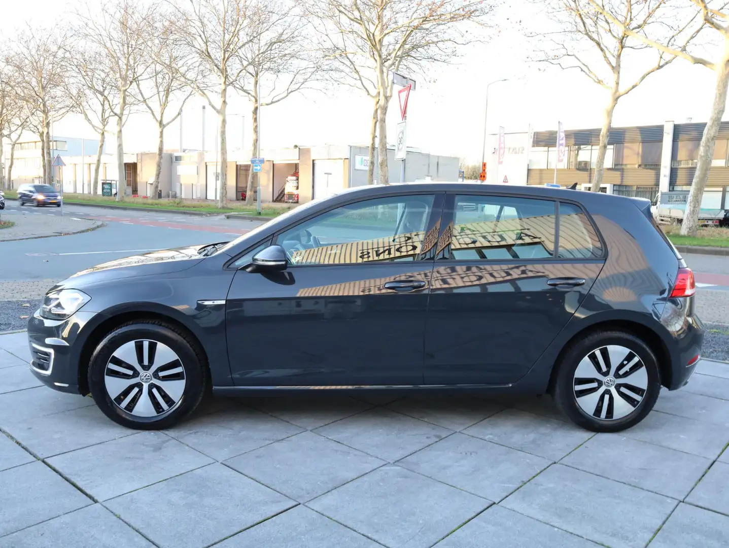 Volkswagen e-Golf E-dition 100KW | Adaptive Cruise | Carplay/Android Grijs - 2