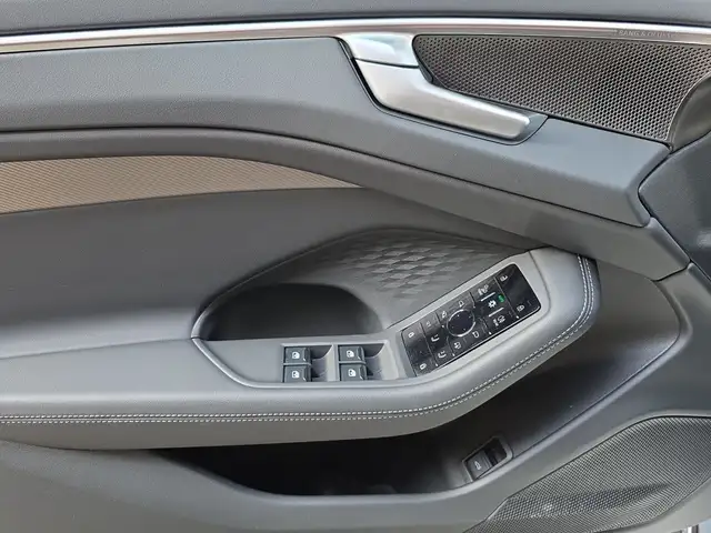 Audi A6 view 8