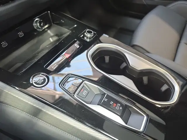 Audi A6 view 11