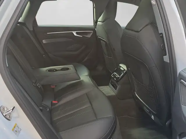 Audi A6 view 6