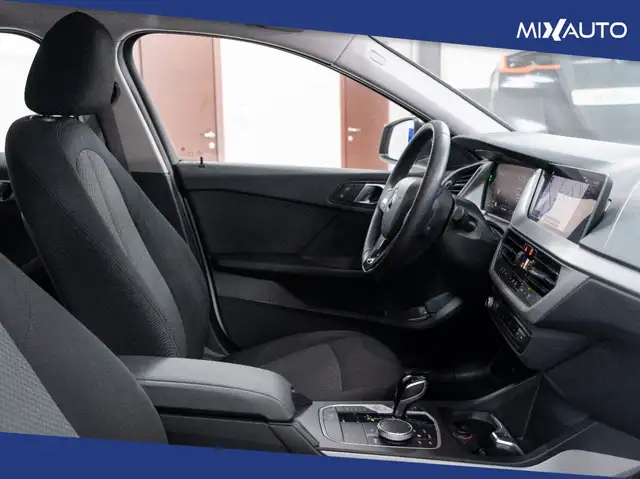 BMW 1 Series view 13