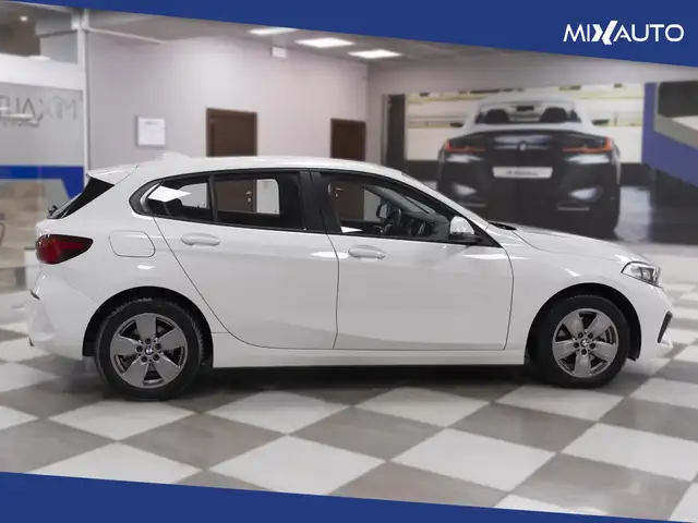BMW 1 Series view 6