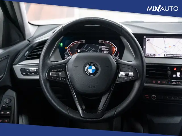 BMW 1 Series view 11