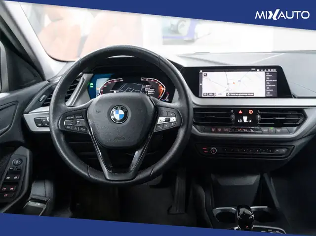 BMW 1 Series view 10