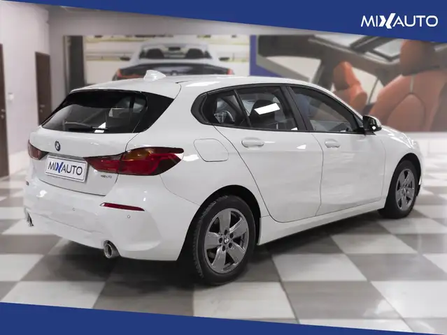 BMW 1 Series view 5