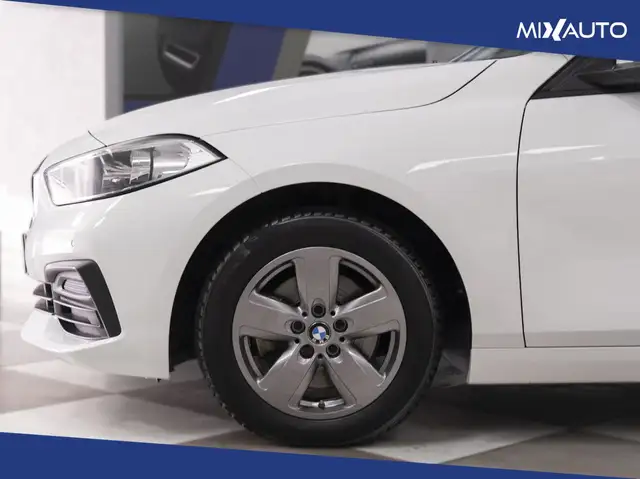 BMW 1 Series view 8