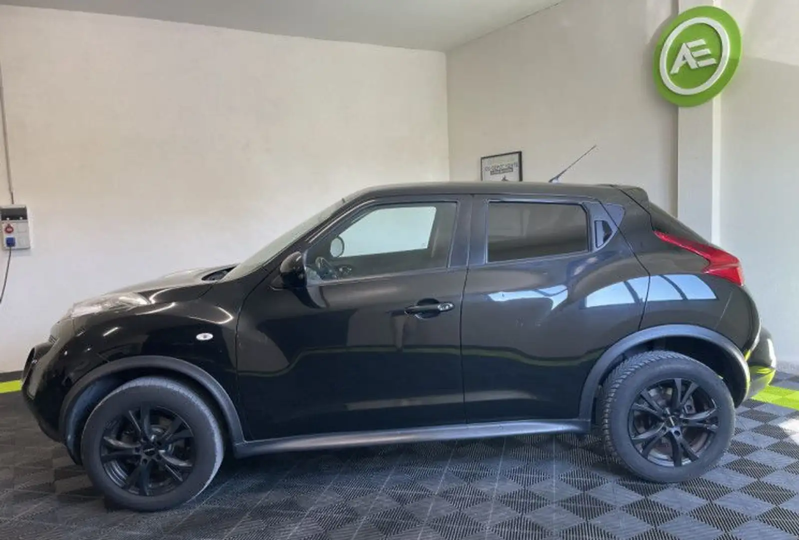 Nissan Juke I (F15) 1.6 117ch Tekna CVT Schwarz - 2