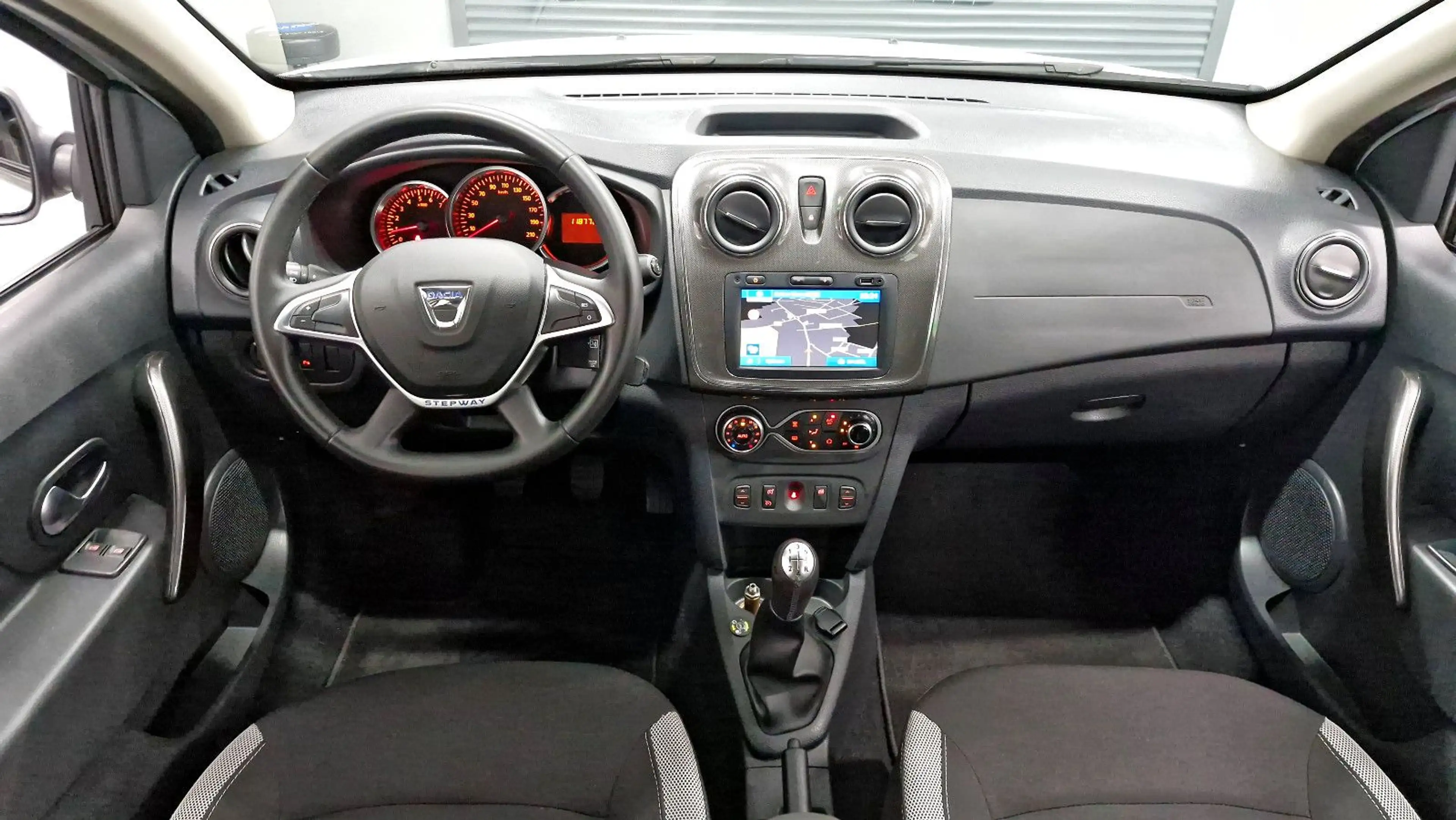 Dacia Logan Kombi Stepway / LPG / AHK / Kamera — photo 7