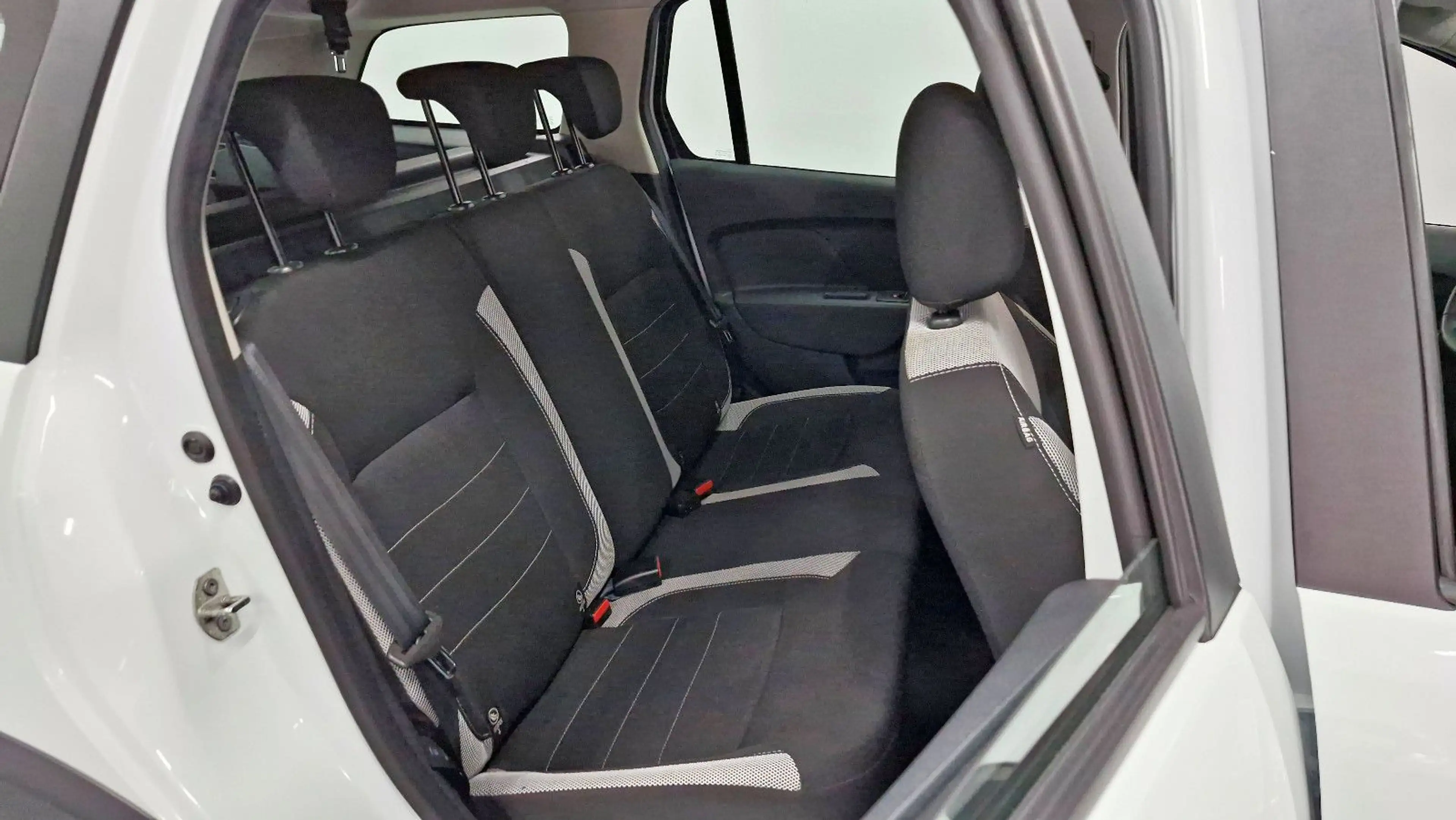 Dacia Logan Kombi Stepway / LPG / AHK / Kamera — photo 12