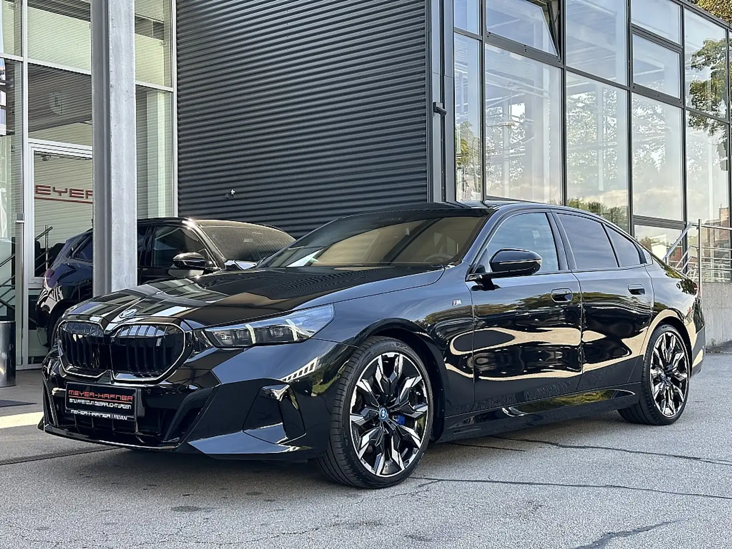 BMW i5 xDrive40 81,2kWh Schwarz - 2