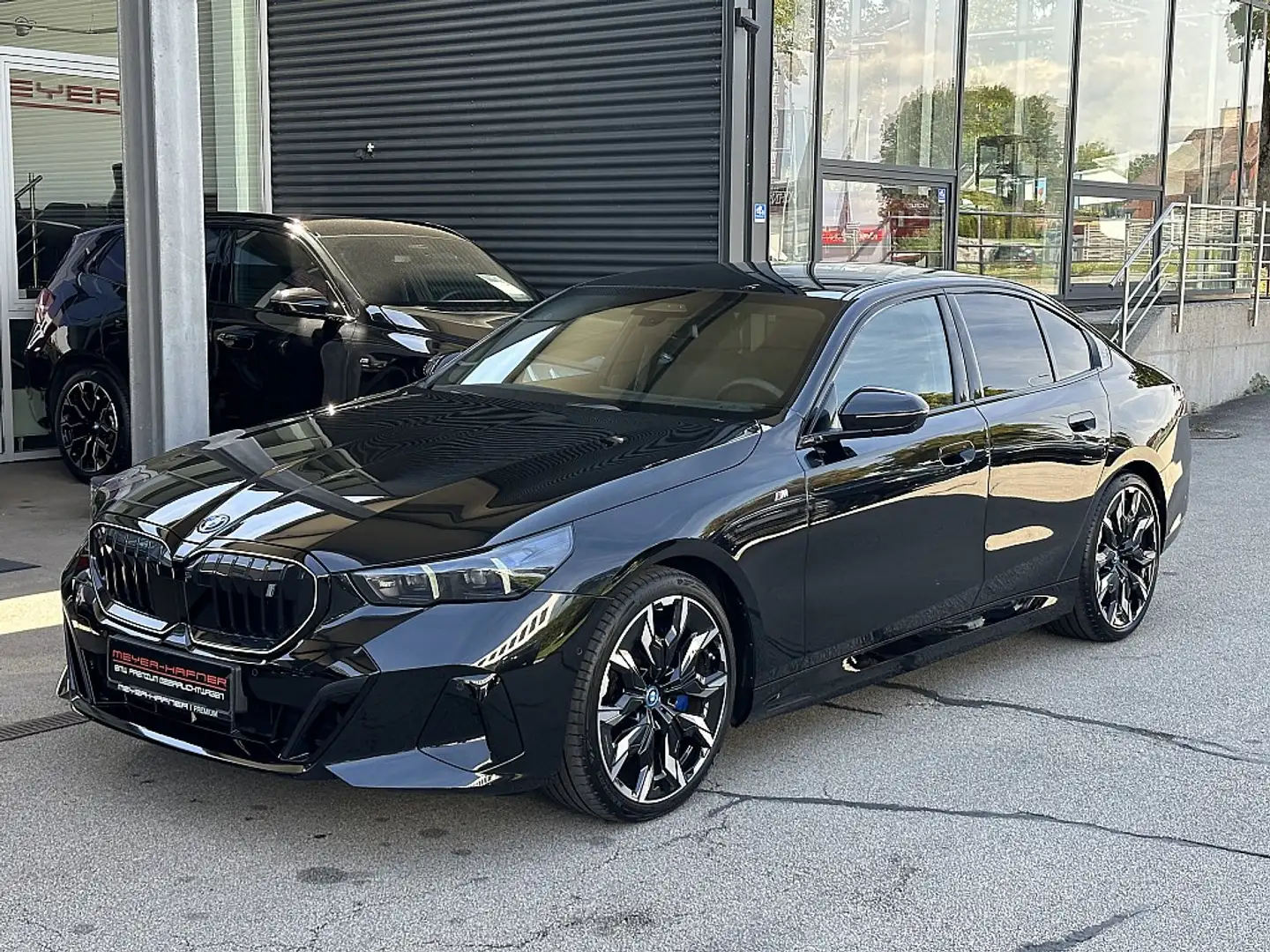 BMW i5 xDrive40 81,2kWh Schwarz - 1