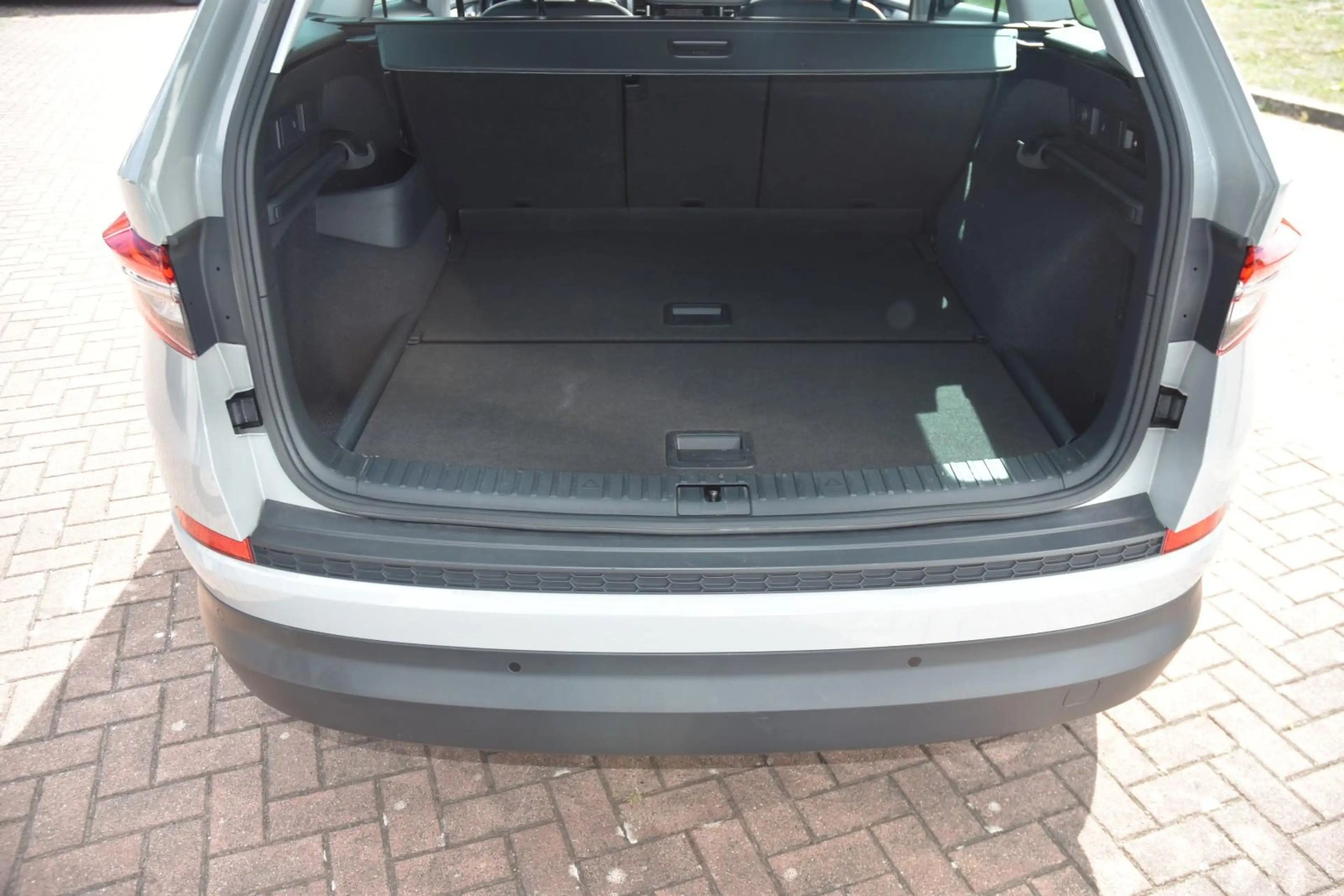 Skoda Kodiaq 2.0 TDI DSG*Matrix*Navi*AHK*Sthz.*R.Cam.* — photo 13