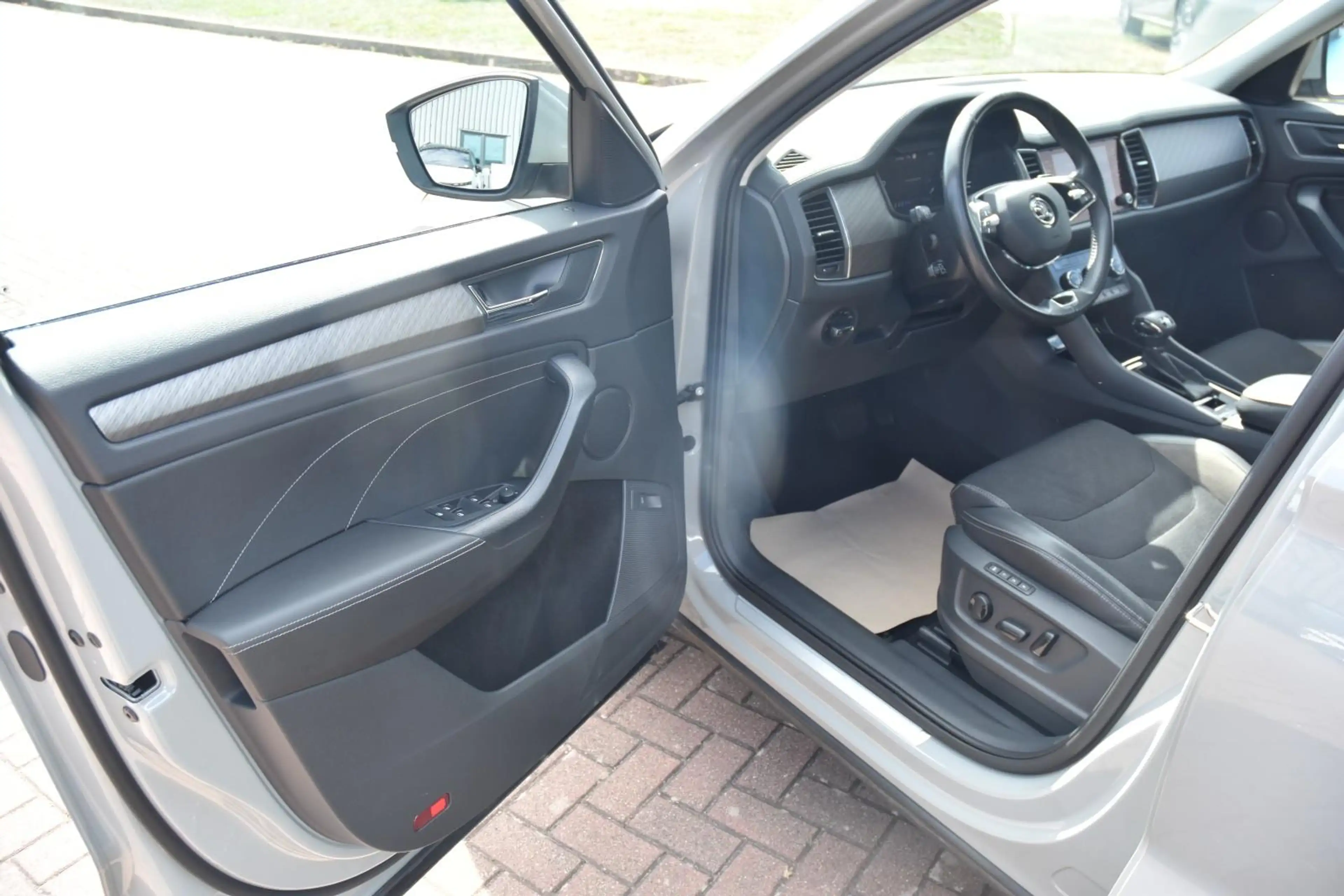 Skoda Kodiaq 2.0 TDI DSG*Matrix*Navi*AHK*Sthz.*R.Cam.* — photo 15