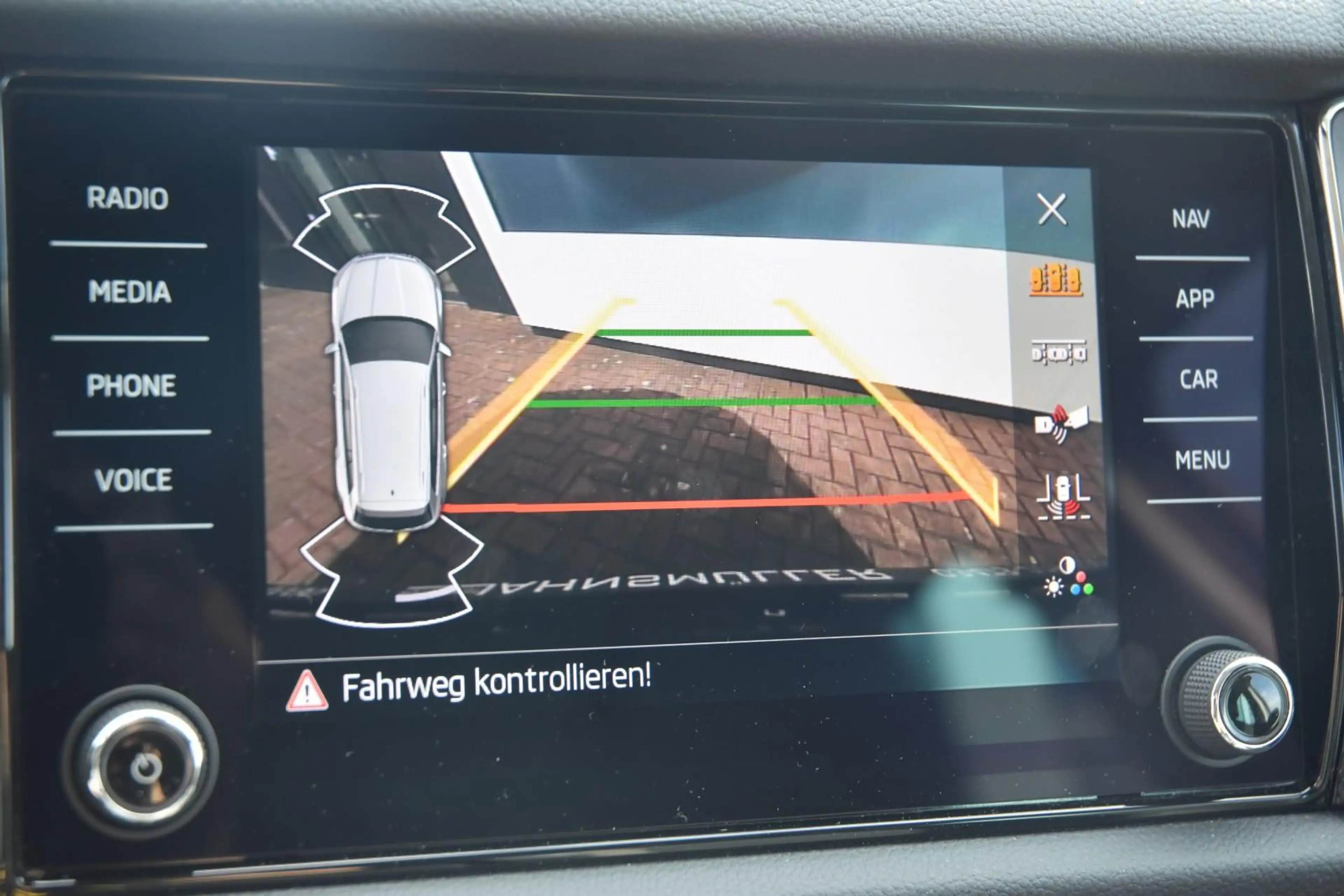 Skoda Kodiaq 2.0 TDI DSG*Matrix*Navi*AHK*Sthz.*R.Cam.* — photo 22