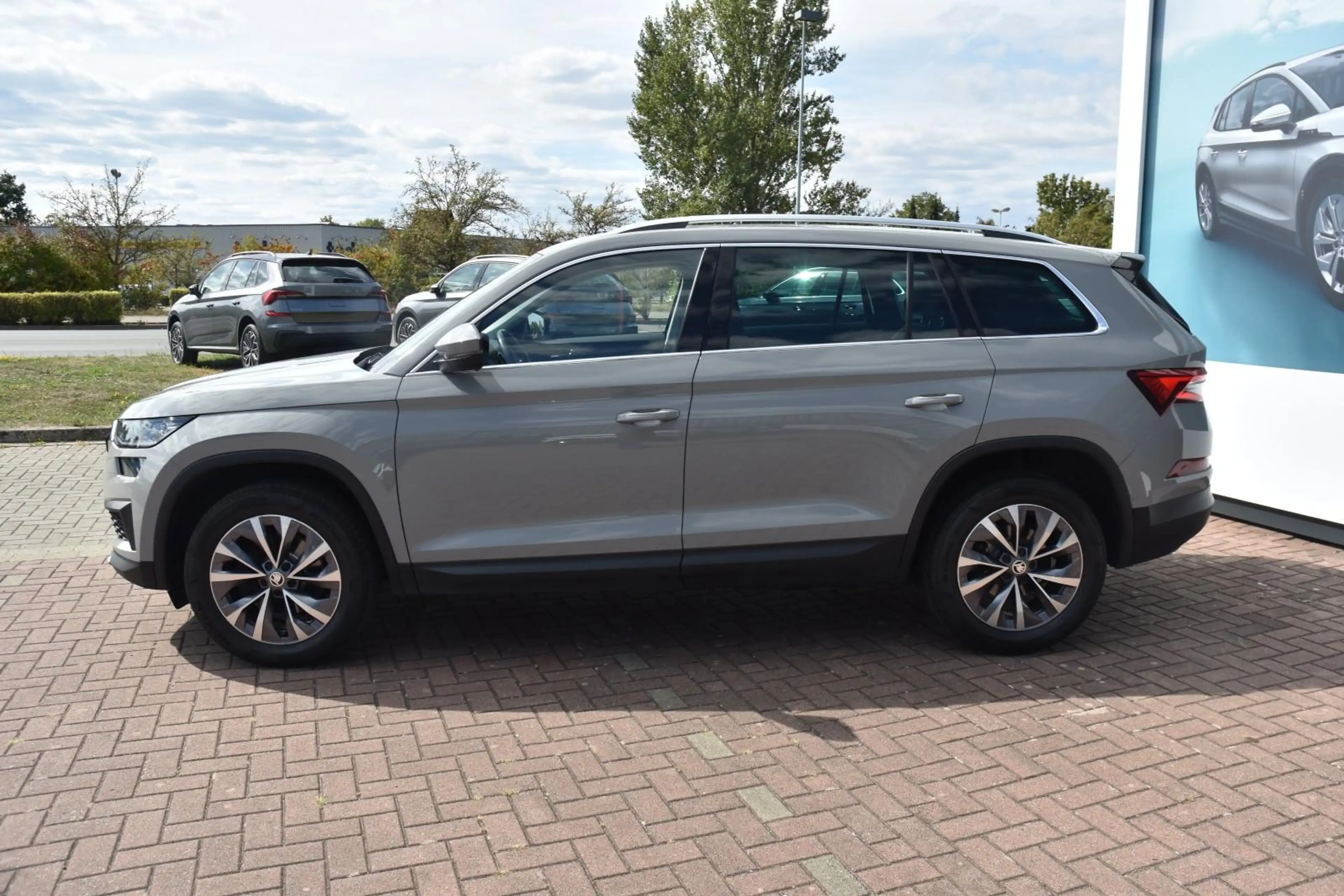 Skoda Kodiaq 2.0 TDI DSG*Matrix*Navi*AHK*Sthz.*R.Cam.* — photo 4