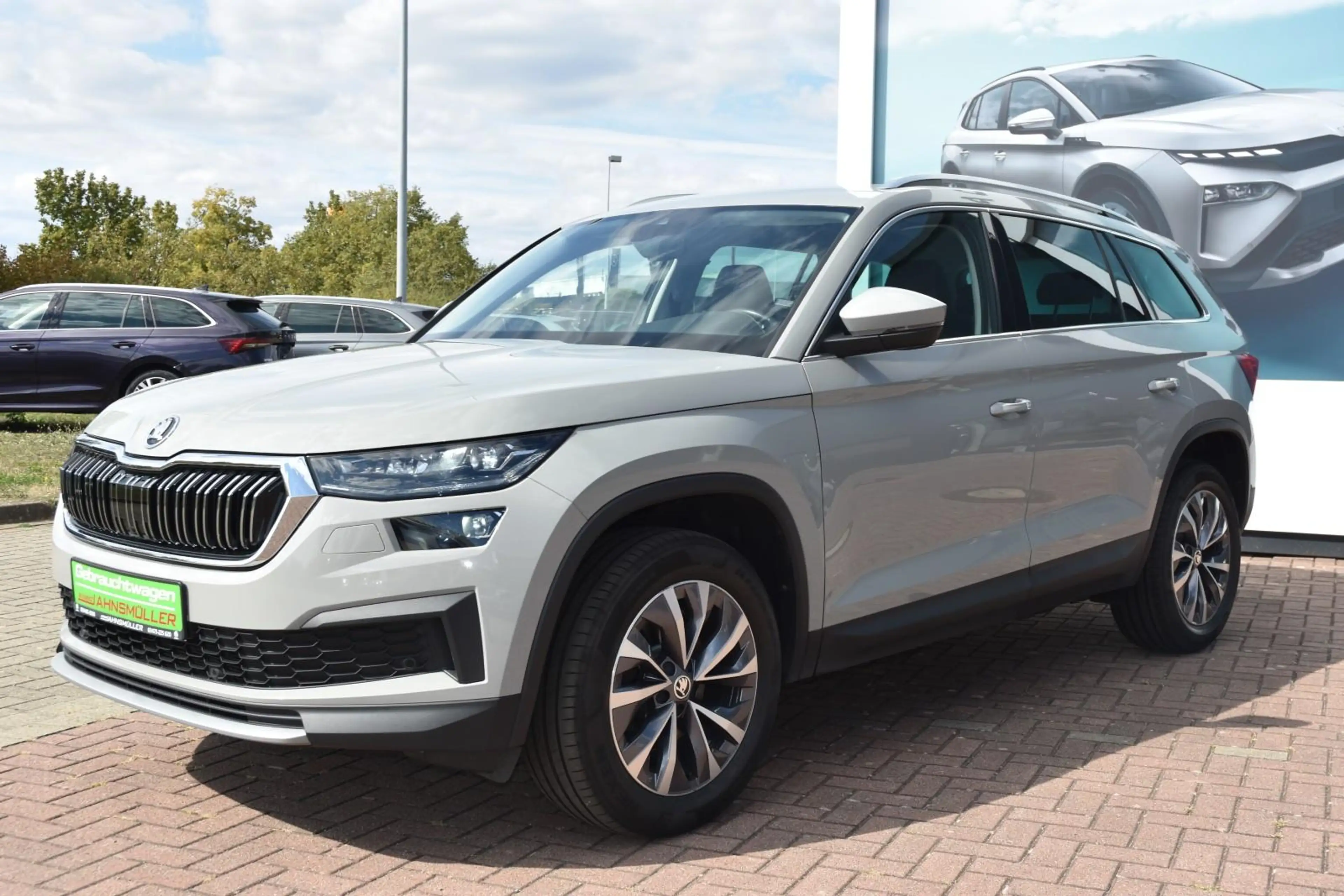 Skoda Kodiaq 2.0 TDI DSG*Matrix*Navi*AHK*Sthz.*R.Cam.* — photo 3
