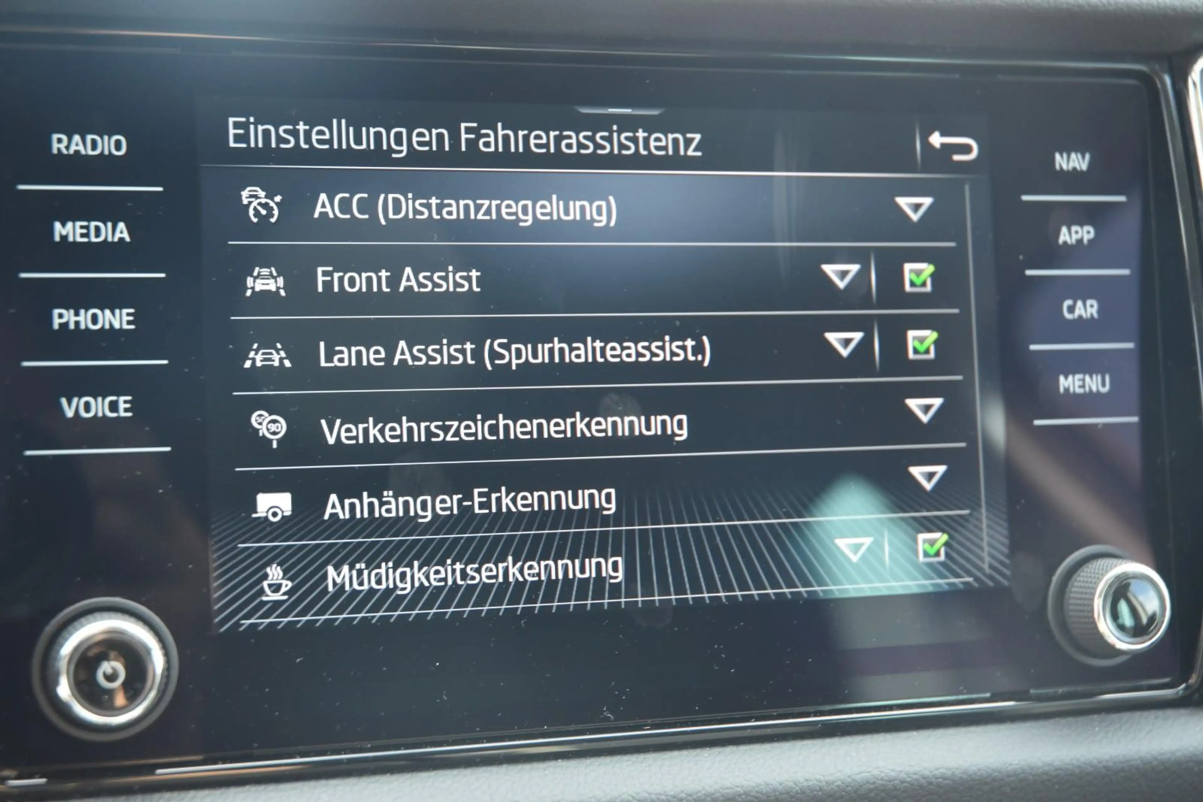 Skoda Kodiaq 2.0 TDI DSG*Matrix*Navi*AHK*Sthz.*R.Cam.* — photo 24