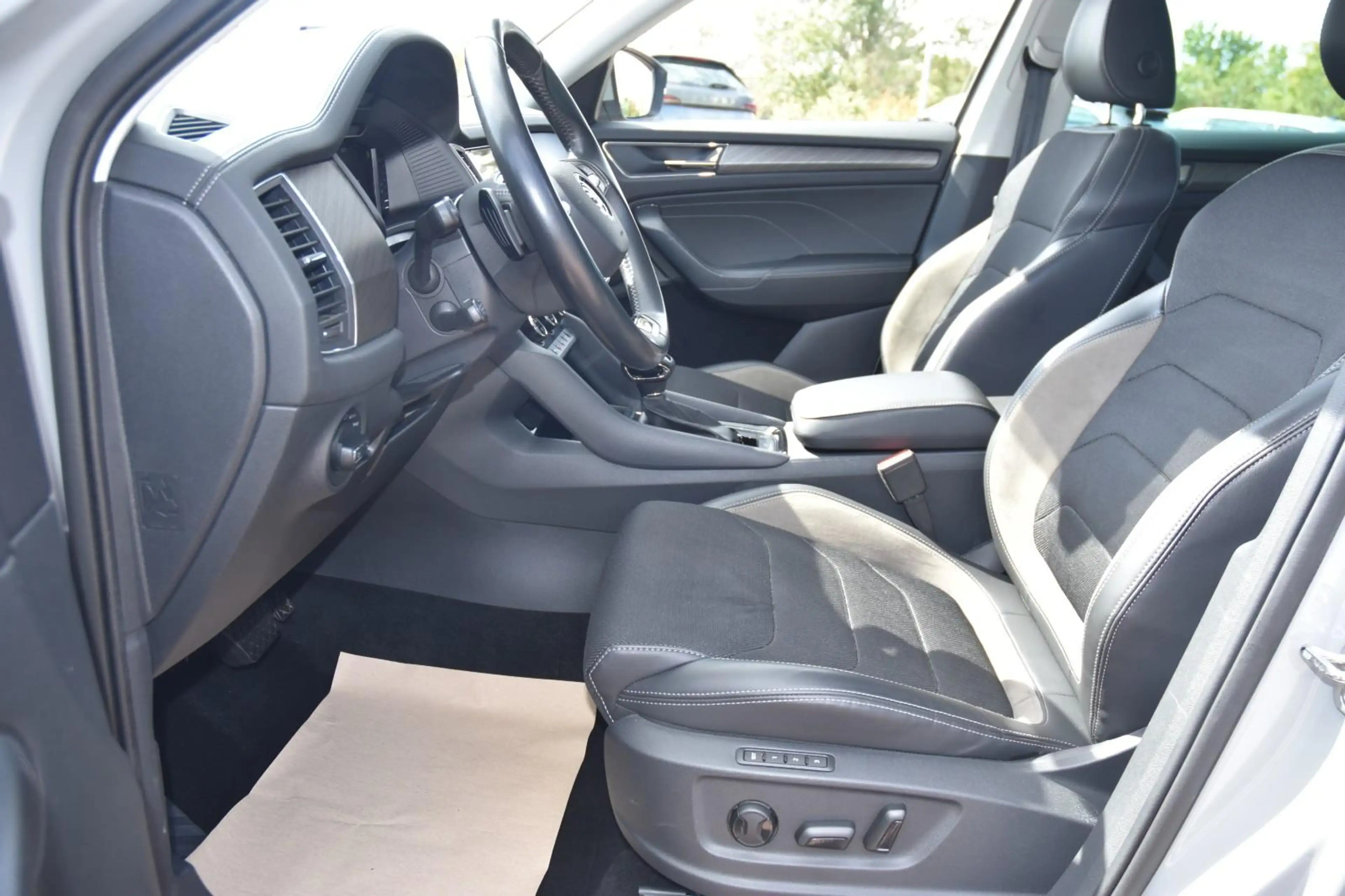 Skoda Kodiaq 2.0 TDI DSG*Matrix*Navi*AHK*Sthz.*R.Cam.* — photo 10