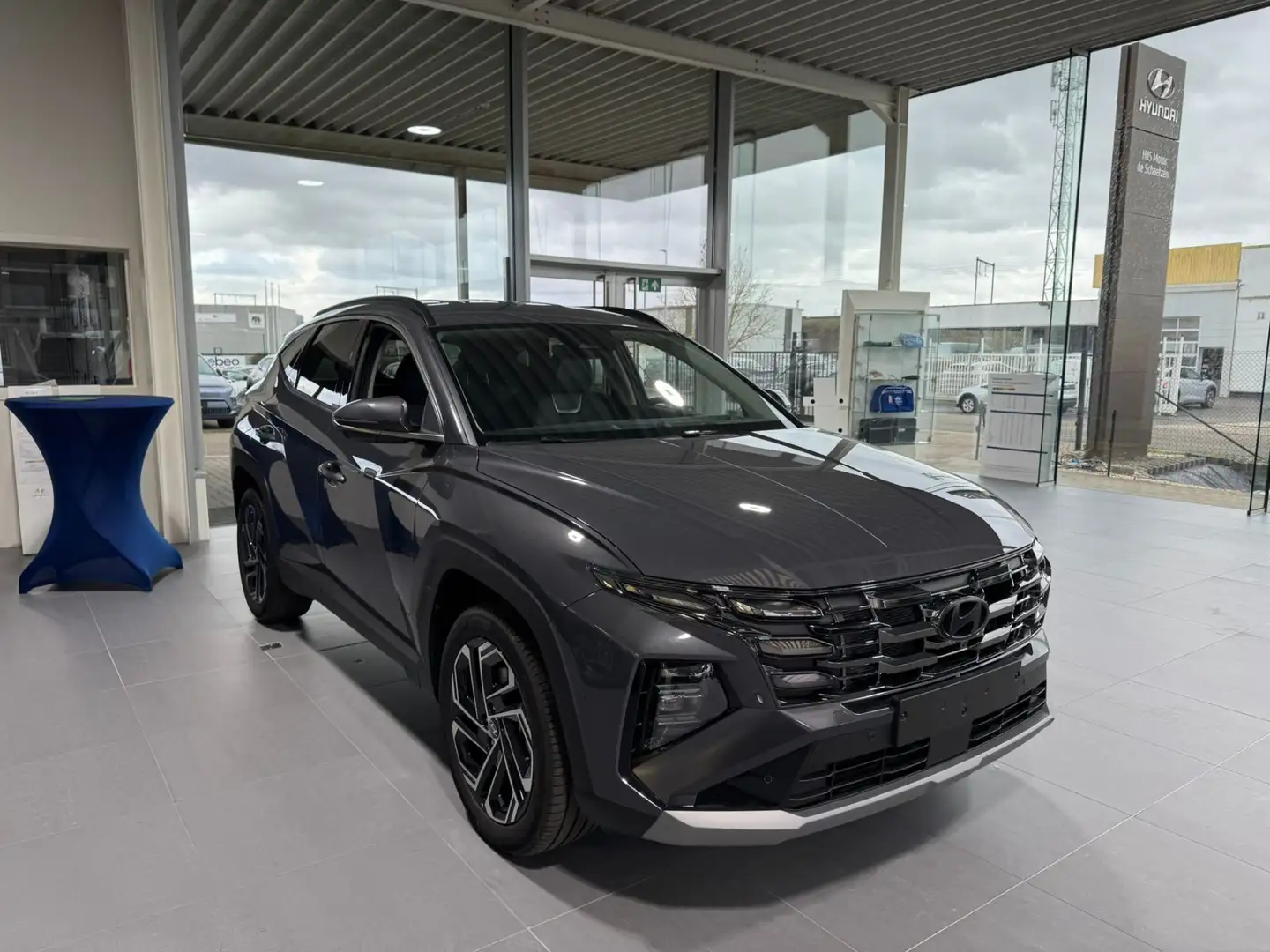 Hyundai TUCSON T-GDi Shine HEV 6AT Grau - 2