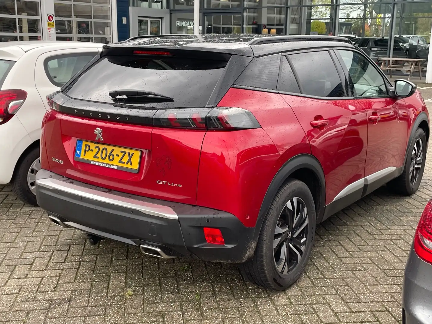Peugeot 2008 1.2 PureTech GT-Line Rouge - 2