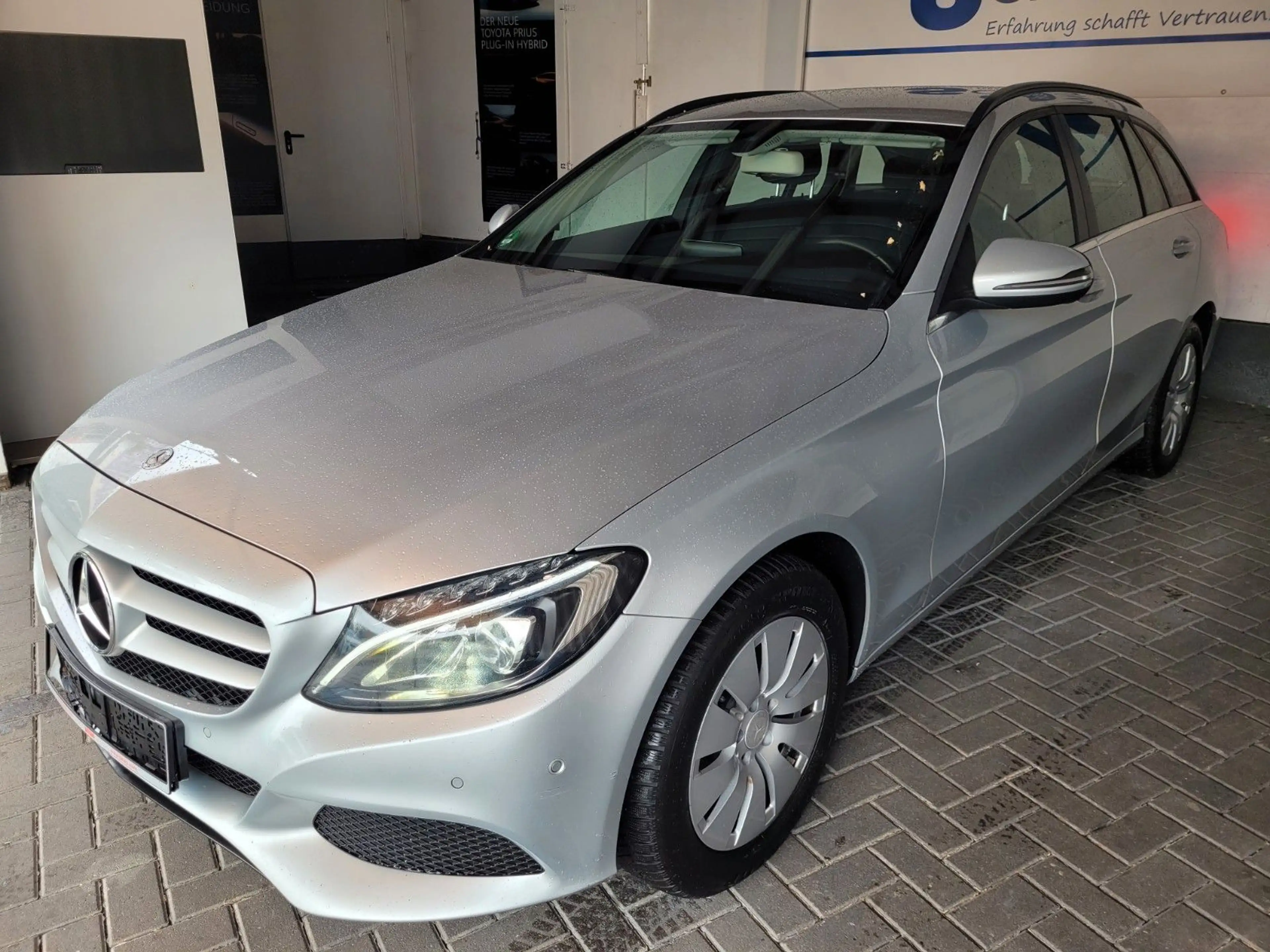 Mercedes-Benz C 220 BlueTec*NAVI*XENON*LED*SCHECKHEFT*1.BESITZ — photo 2