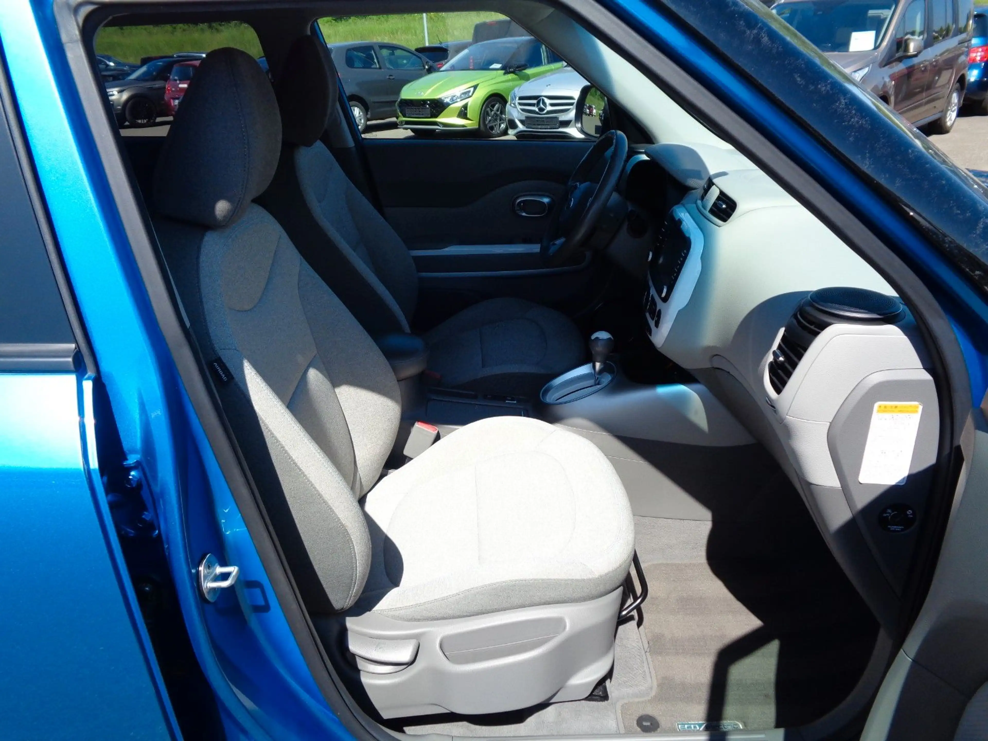 Kia Soul EV — photo 15