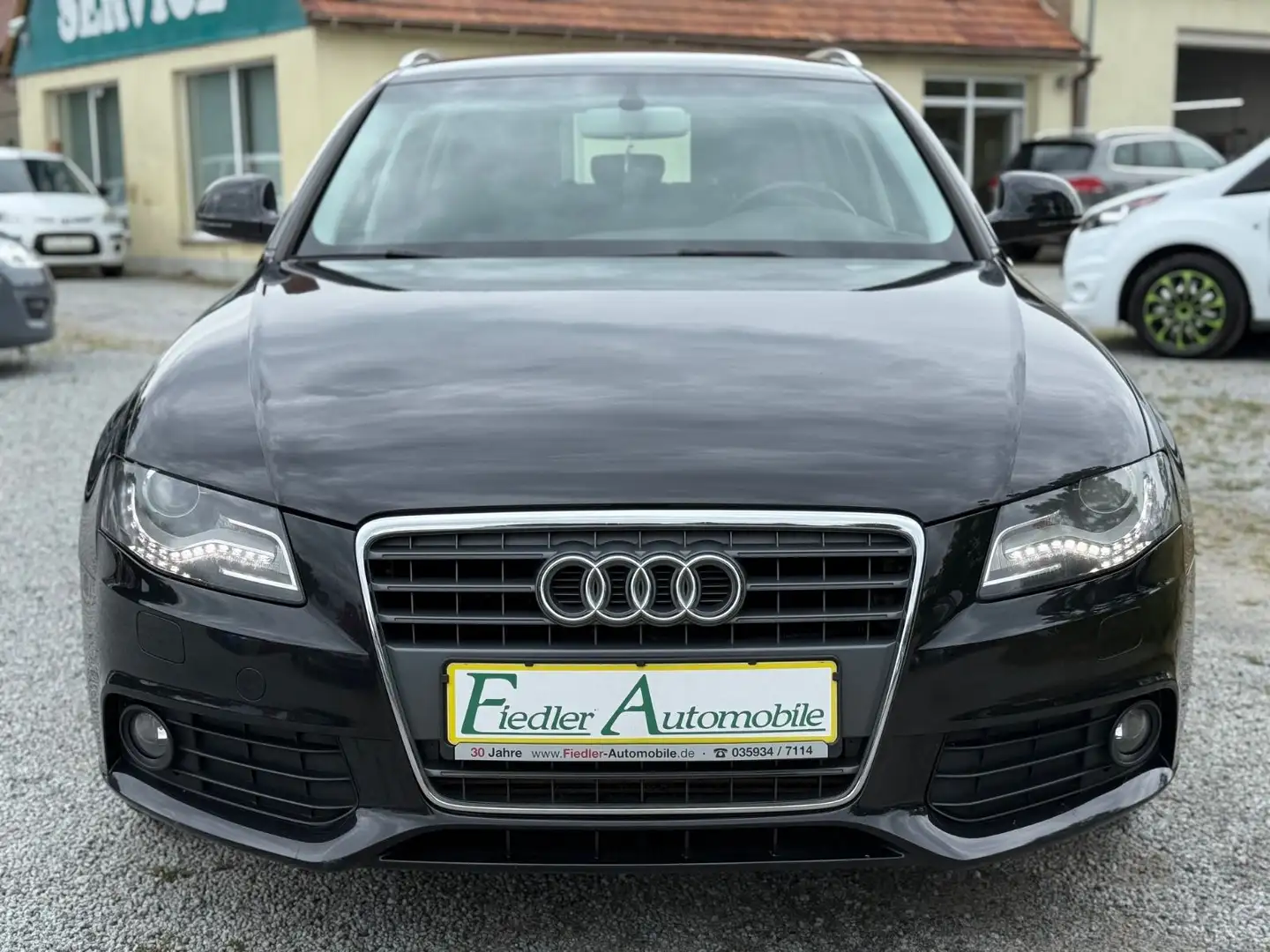 Audi A4 1.8 TFSI Ambiente Avant / KLIMAAUT / GEPFLEGT Schwarz - 2
