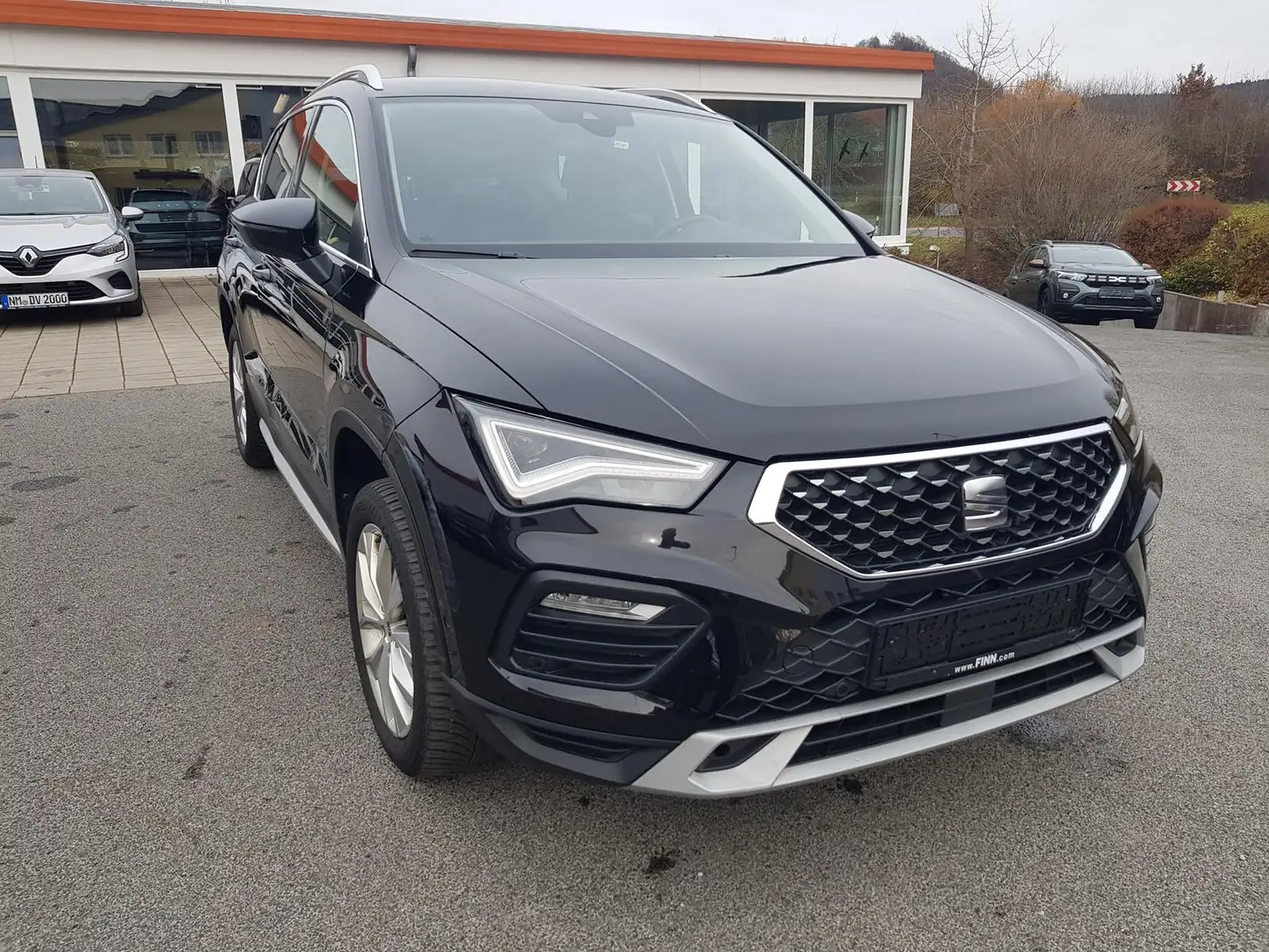 SEAT Ateca X-PIRIE TSI DSG re. Seitenschaden Navi Sitzheiz Ka Schwarz - 1