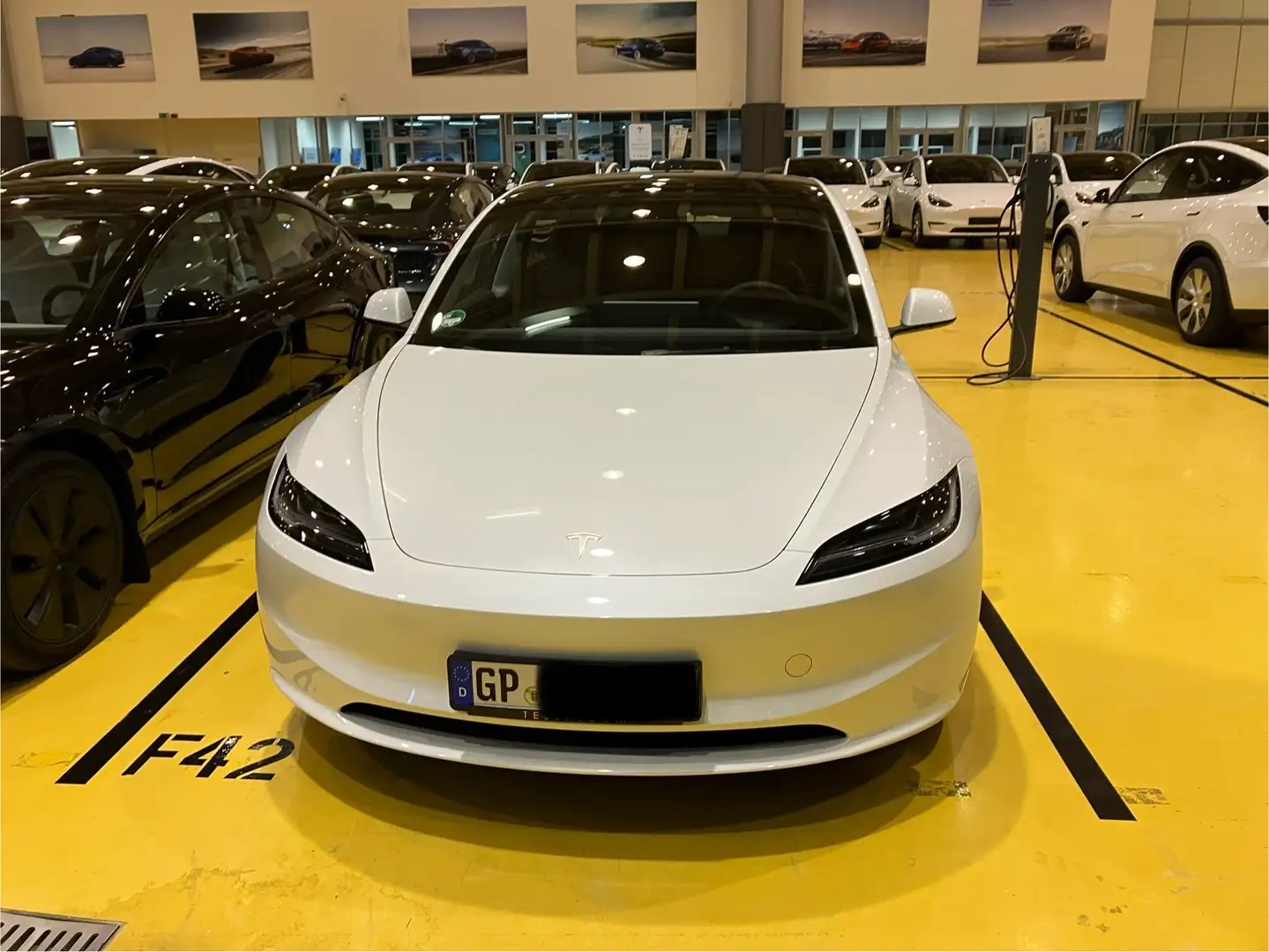 Tesla Model 3 RWD / Anhängerkupplung / Allwetterreifen Weiß - 1