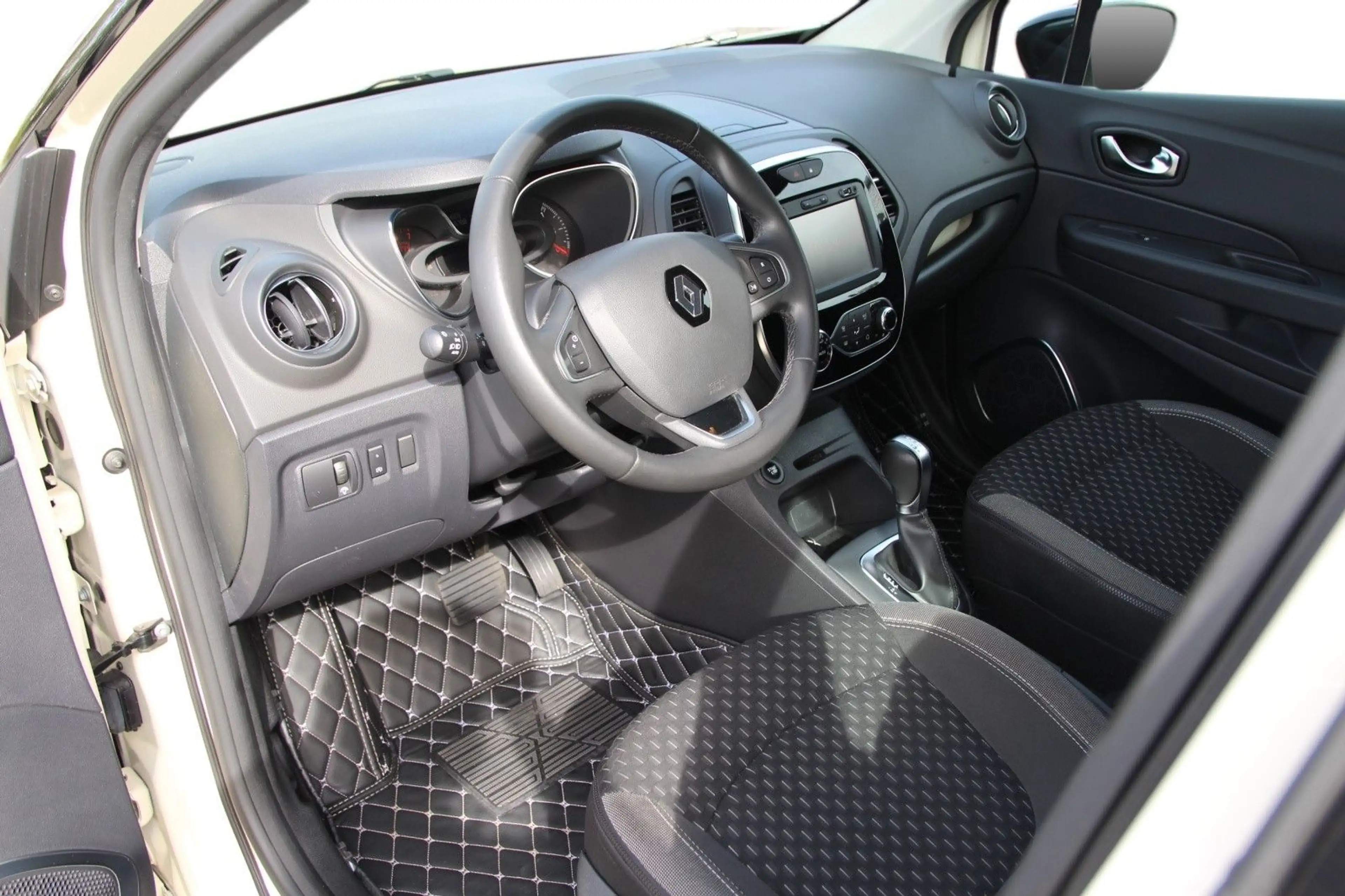 Renault Captur Intens/LED/Navi/Kamera/ Alu/44tkm — photo 7