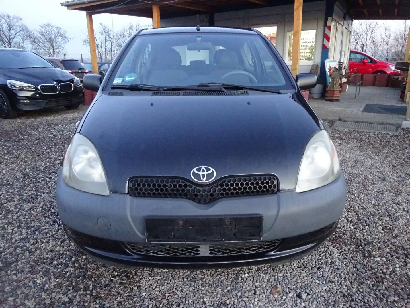 Toyota Yaris 1.0 linea terra Schwarz - 2