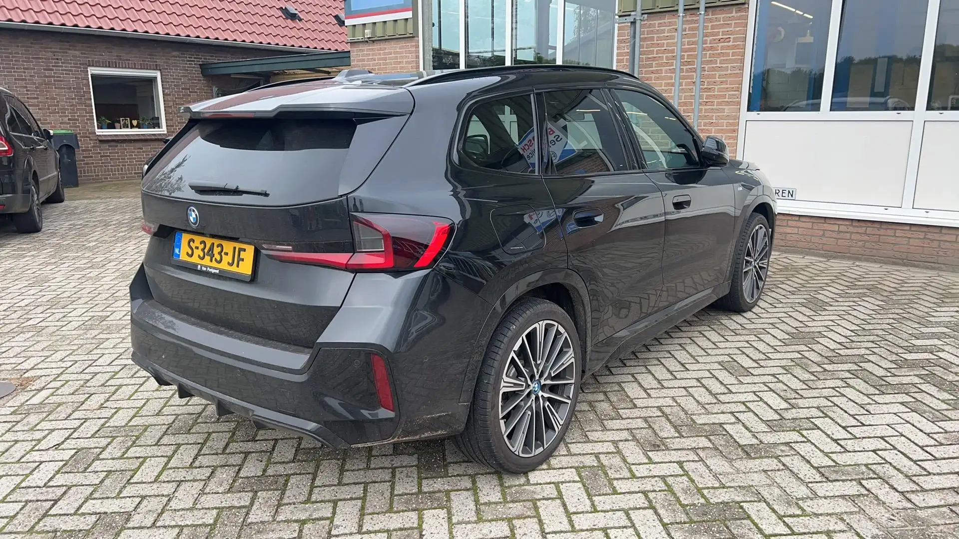 BMW iX1 xDrive30 Launch Edition M-Sport | Innovation-, Tra Nero - 2