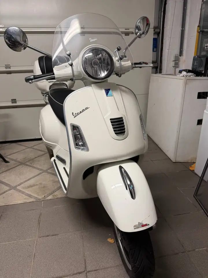 Piaggio GTS 300
