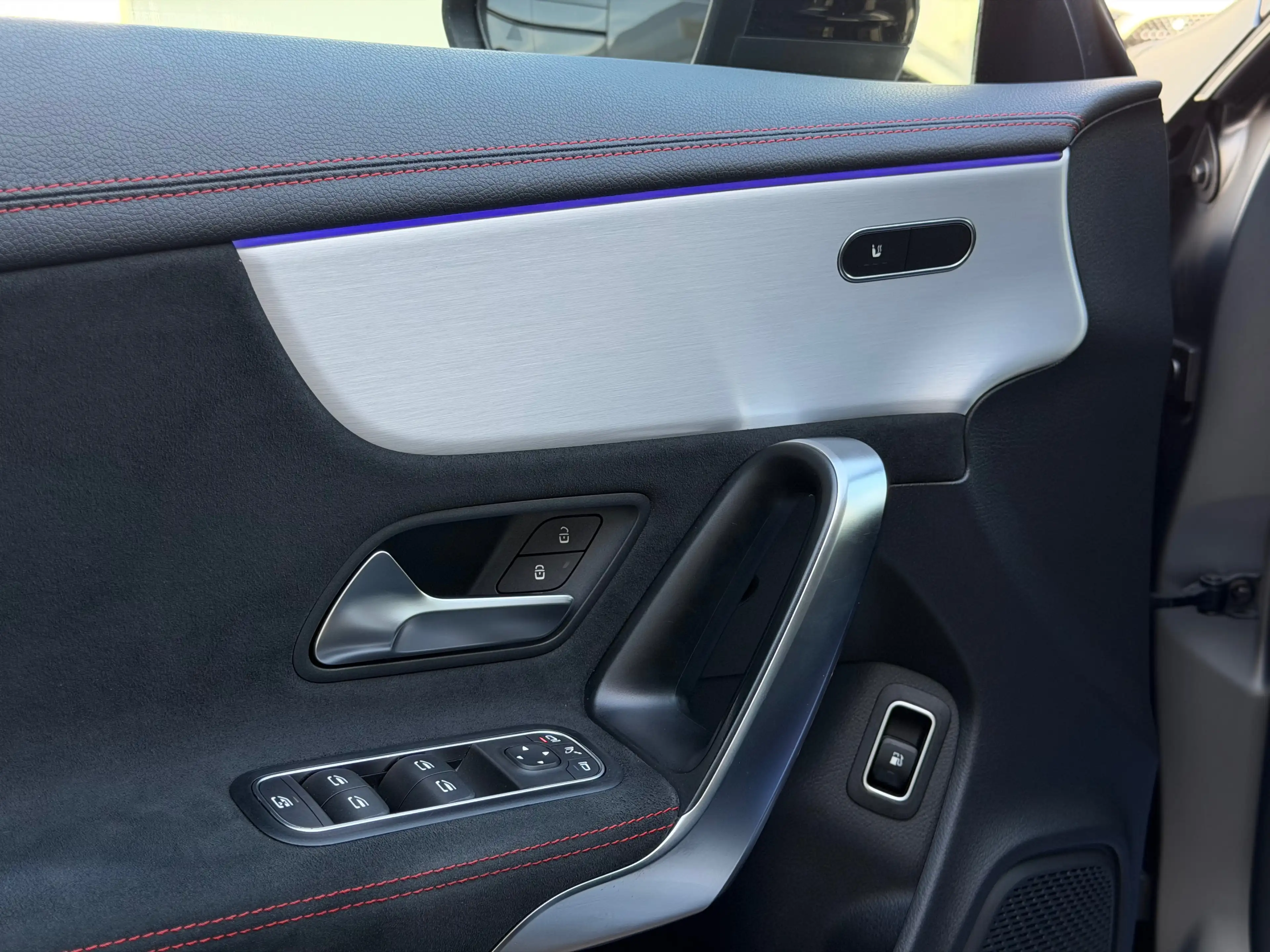 Mercedes-Benz CLA 250 e hybride AMG *Toit Pano/ Caméra 360/ LED* Garantie 12 mois — photo 10