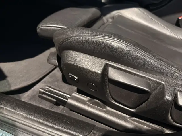 BMW 3 Series view 11