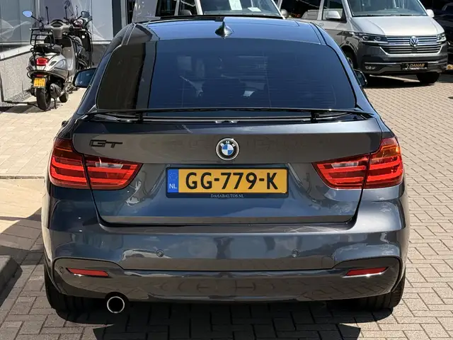 BMW 3 Series view 18