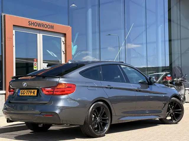 BMW 3 Series view 14