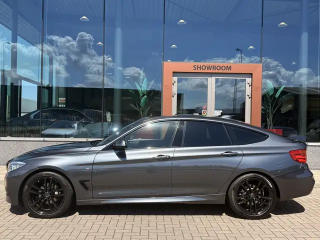 BMW 3 Series view 5