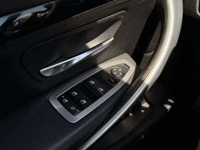 BMW 3 Series view 26