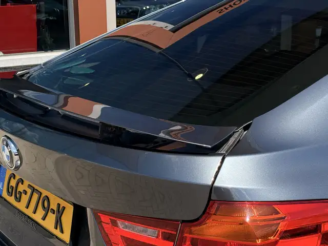BMW 3 Series view 16