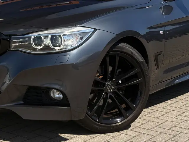 BMW 3 Series view 3