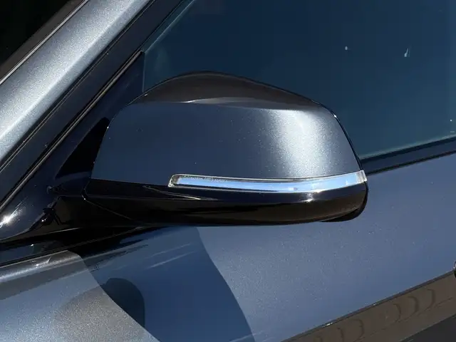 BMW 3 Series view 4
