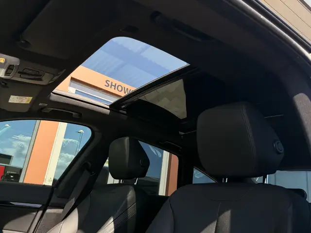 BMW 3 Series view 12