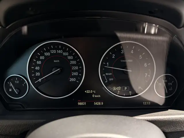 BMW 3 Series view 28
