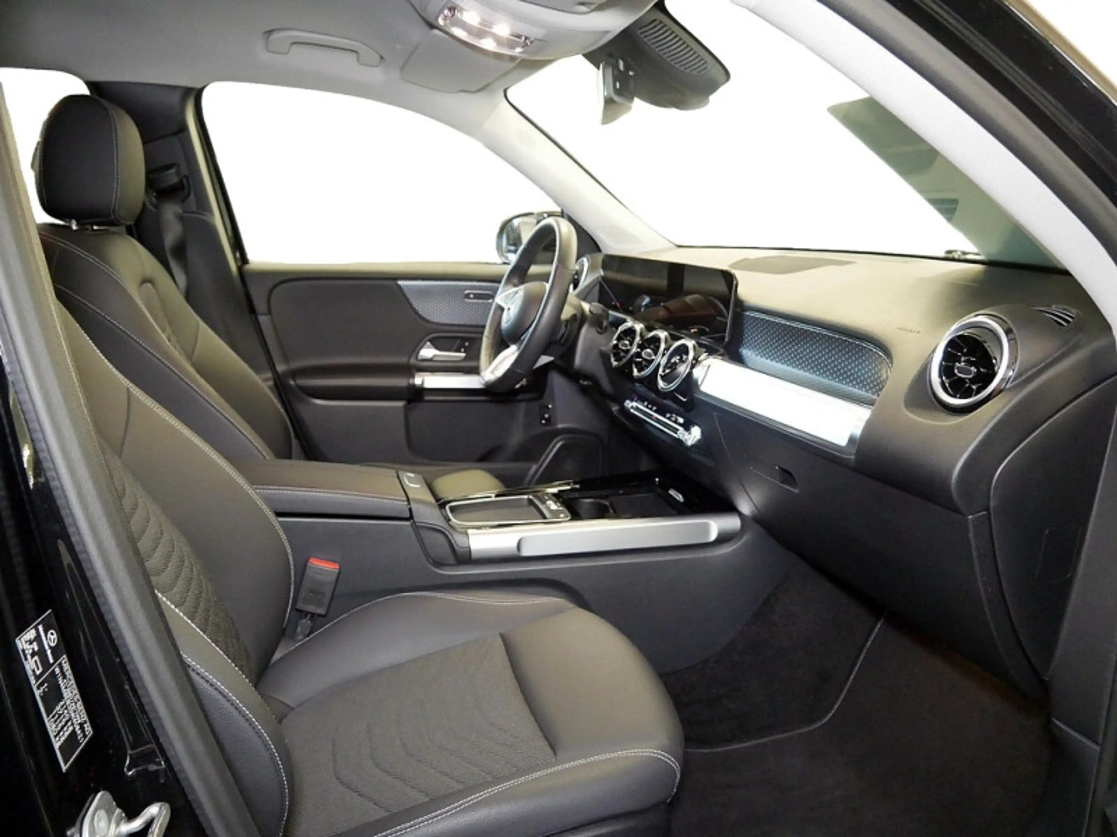 Mercedes-Benz GLB 180 , PROGRESSIVE KAMERA SPUR PDC SHZ — photo 6