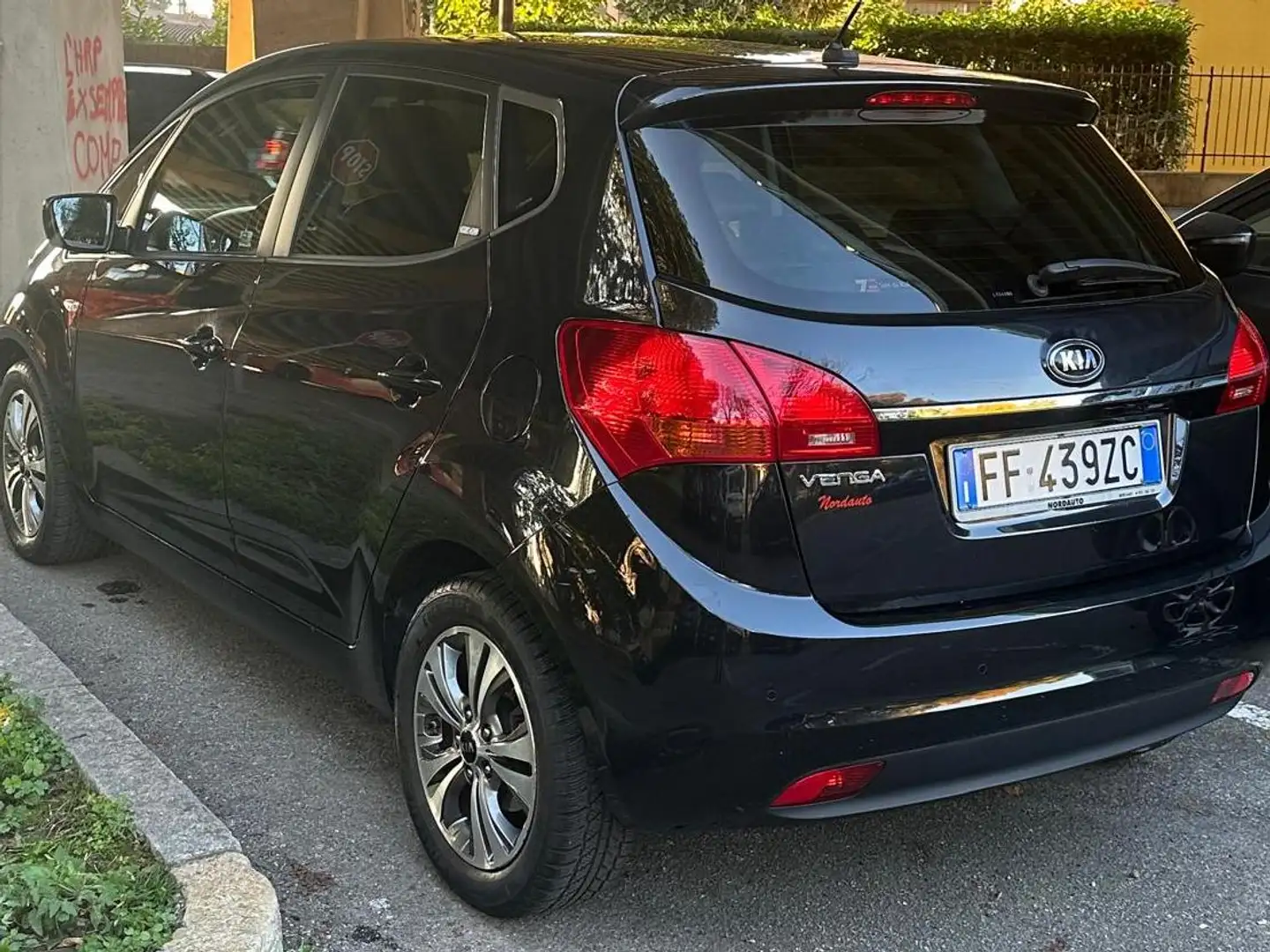 Kia Venga Venga 1.4 cvvt Cool E6 Schwarz - 2