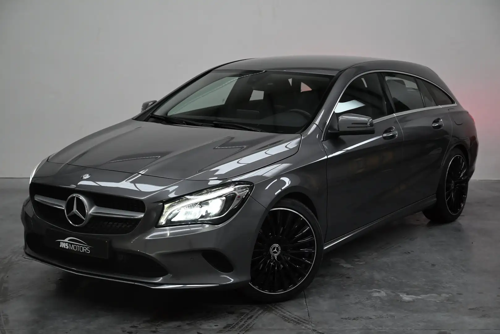 Mercedes-Benz CLA 200 Overname CLA Shooting Brake 200 d Urban Grijs - 1