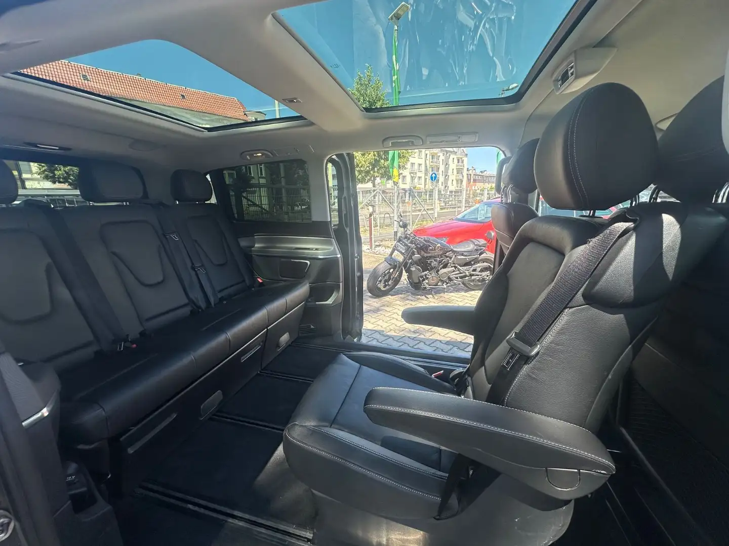 Mercedes-Benz V 250 Avantgarde 4Matic Lang/ BETT/ PANORAMA Gris - 2