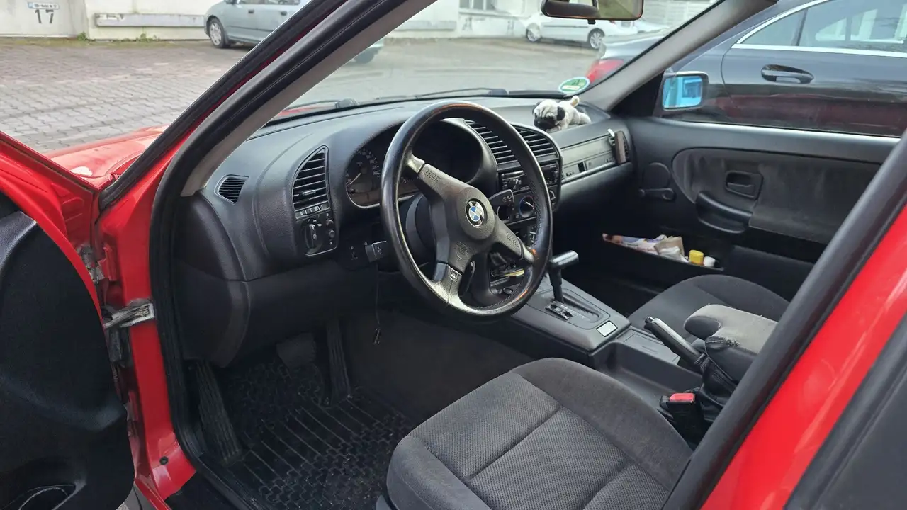 BMW 318i, foto 10
