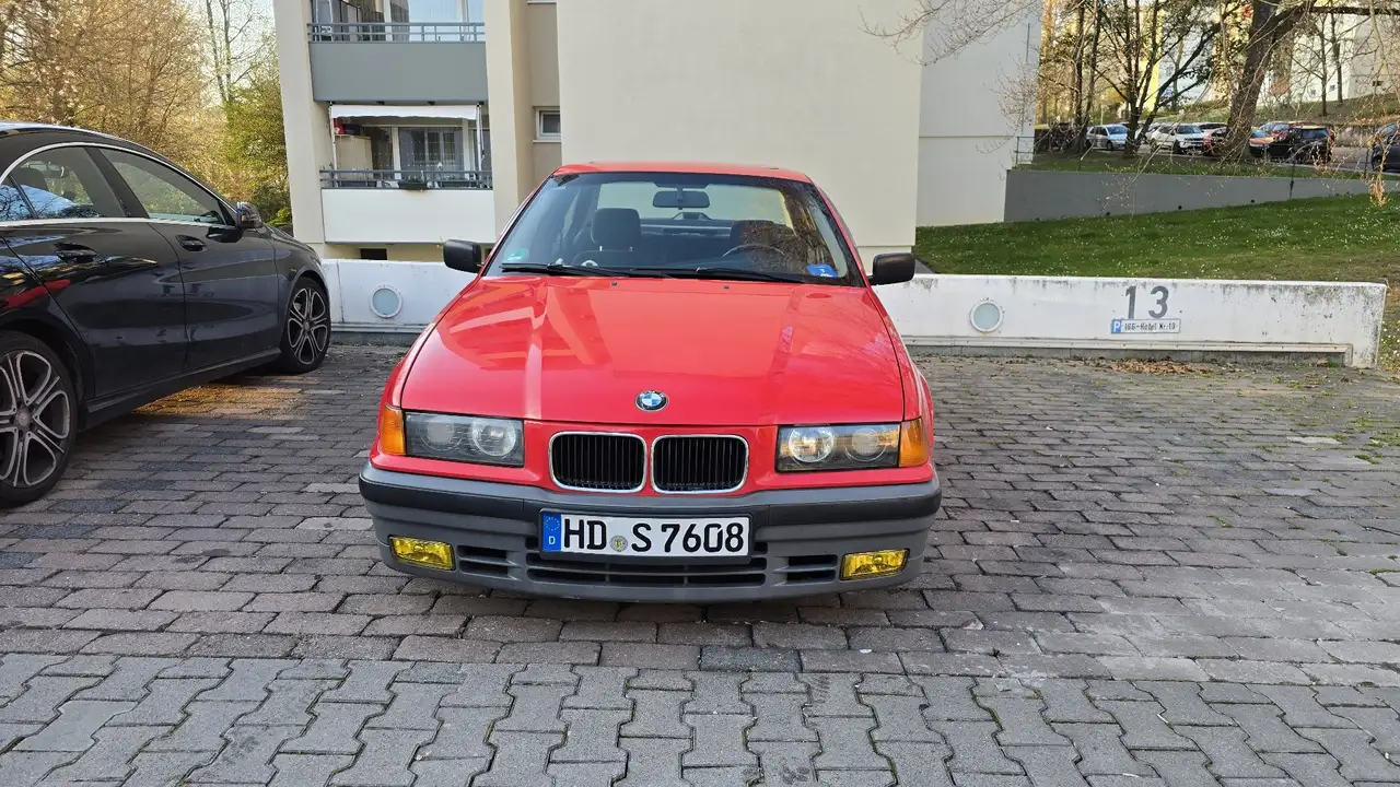 BMW 318i, foto 1